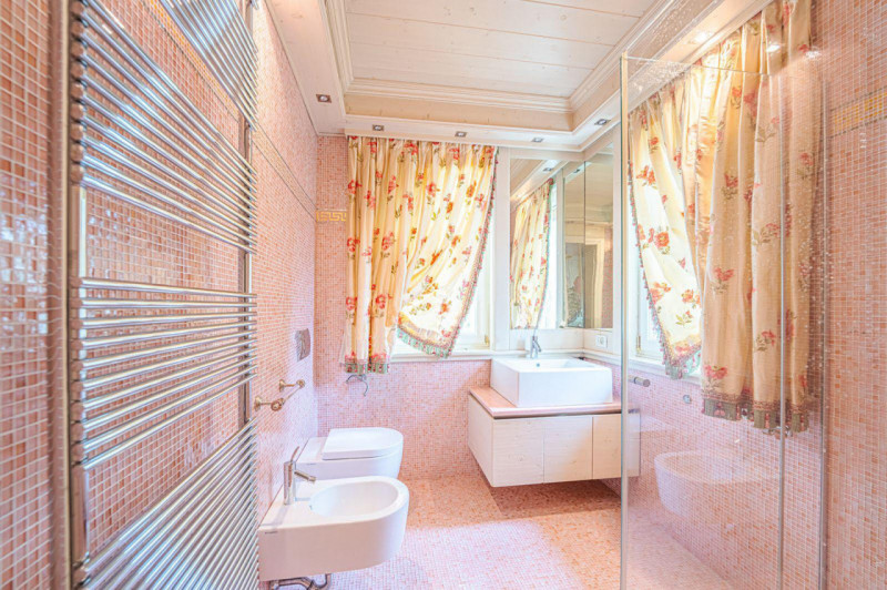 UDINE IN POSIZIONE CENTRALE RECNTISSIMA VILLA DI 900 MQ OLTRE AD UN AMPIO GIARDINO  SU PIU LIVELL...