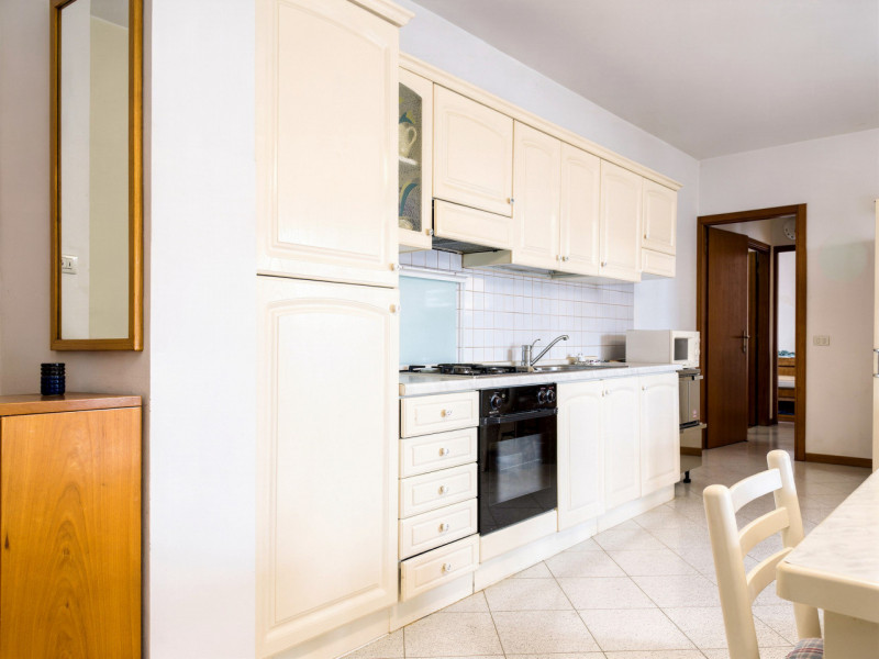 (PER INFO VITTORIO 3517343301) Proponiamo in vendita un accogliente appartamento trilocale di cir...