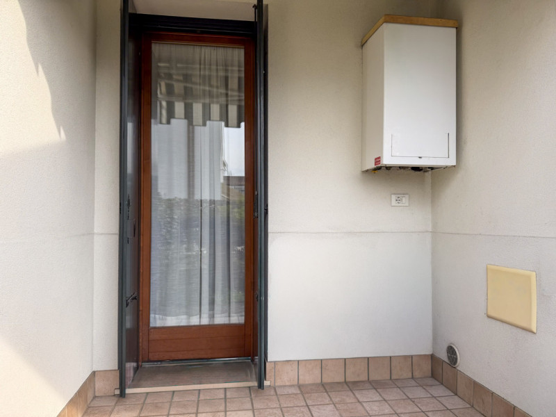 (PER INFO VITTORIO 3517343301) Proponiamo in vendita un accogliente appartamento trilocale di cir...