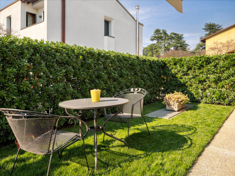 (PER INFO VITTORIO 3517343301) Proponiamo in vendita un accogliente appartamento trilocale di cir...