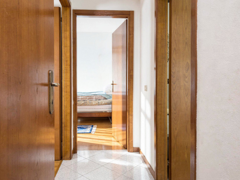 (PER INFO VITTORIO 3517343301) Proponiamo in vendita un accogliente appartamento trilocale di cir...