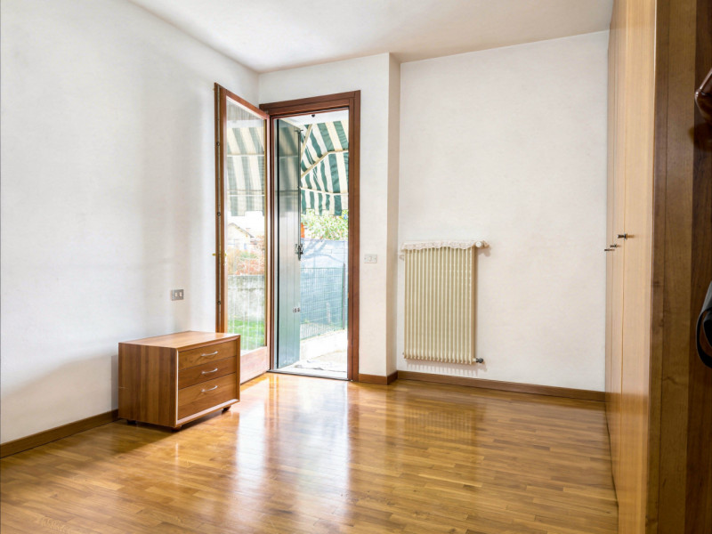 (PER INFO VITTORIO 3517343301) Proponiamo in vendita un accogliente appartamento trilocale di cir...