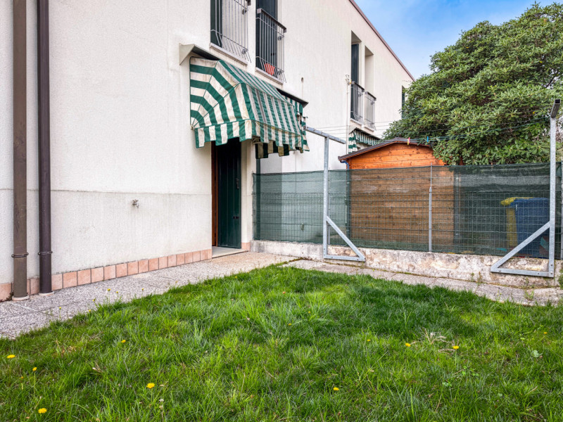 (PER INFO VITTORIO 3517343301) Proponiamo in vendita un accogliente appartamento trilocale di cir...