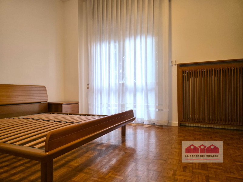 SANT'ANDREA: BICAMERE CON STUDIO COMPOSTO DA SOGGIORNO E CUCINA SEPARATA, DUE CAMERE, STUDIO, BAG...