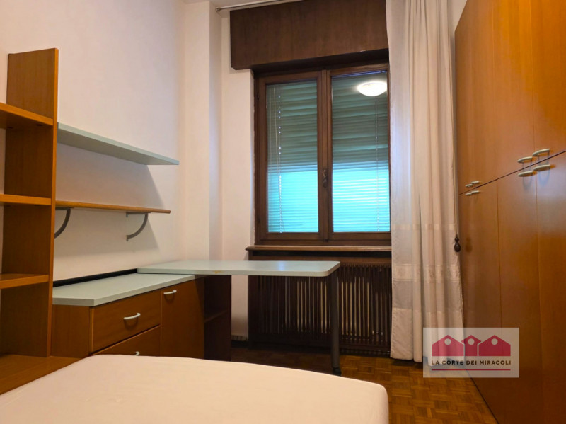 SANT'ANDREA: BICAMERE CON STUDIO COMPOSTO DA SOGGIORNO E CUCINA SEPARATA, DUE CAMERE, STUDIO, BAG...