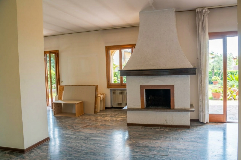 Inserita nell'incantevole cornice dei Colli Euganei, proponiamo in vendita porzione di bifamiliar...