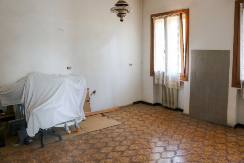 Inserita nell'incantevole cornice dei Colli Euganei, proponiamo in vendita porzione di bifamiliar...