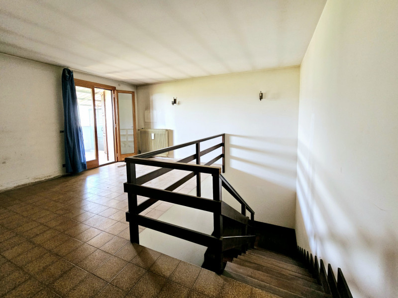 Inserita nell'incantevole cornice dei Colli Euganei, proponiamo in vendita porzione di bifamiliar...