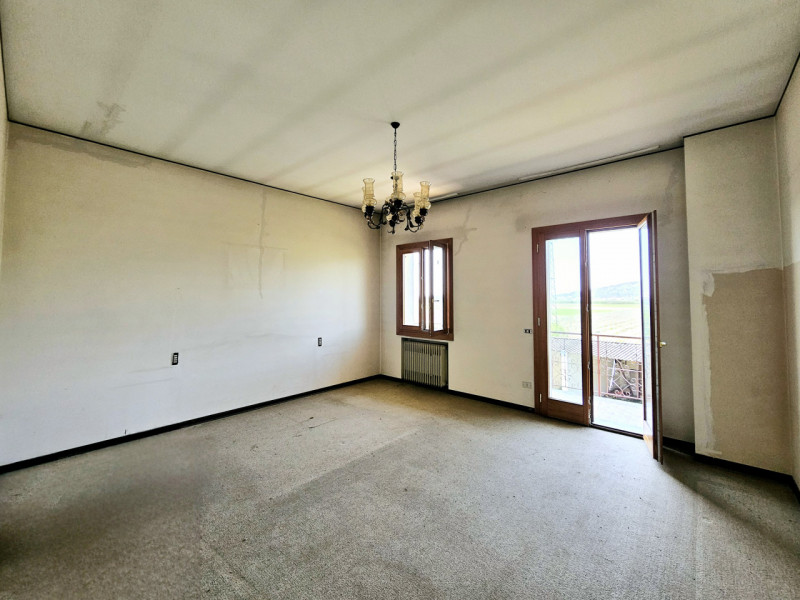 Inserita nell'incantevole cornice dei Colli Euganei, proponiamo in vendita porzione di bifamiliar...