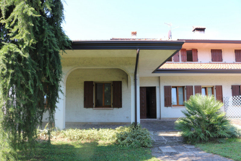 Inserita nell'incantevole cornice dei Colli Euganei, proponiamo in vendita porzione di bifamiliar...