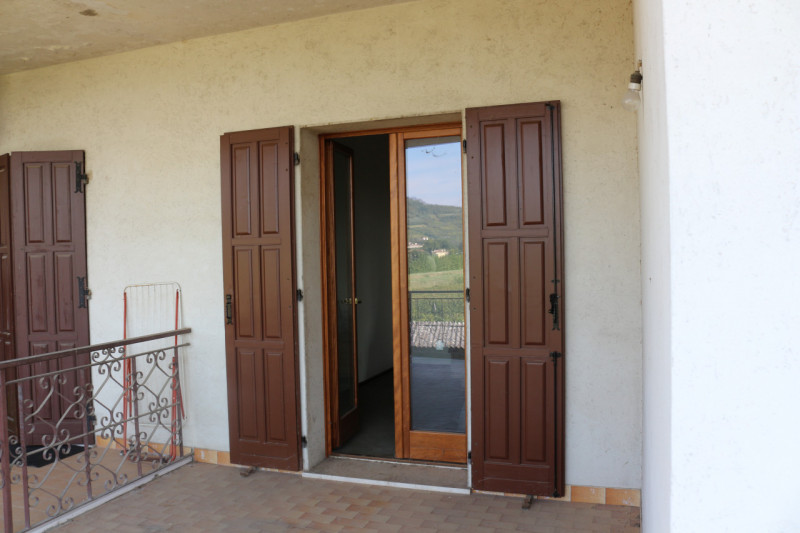 Inserita nell'incantevole cornice dei Colli Euganei, proponiamo in vendita porzione di bifamiliar...