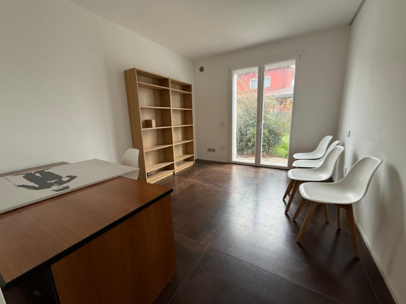 In contesto residenziale ricercato e comodo ai principali servizi, proponiamo in locazione porzio...