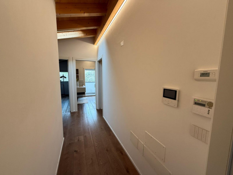 In contesto residenziale ricercato e comodo ai principali servizi, proponiamo in locazione porzio...