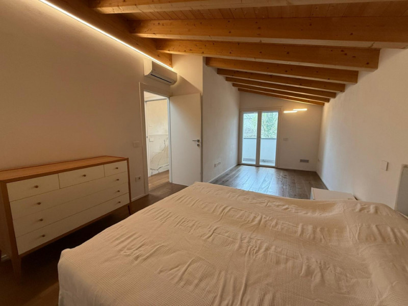 In contesto residenziale ricercato e comodo ai principali servizi, proponiamo in locazione porzio...