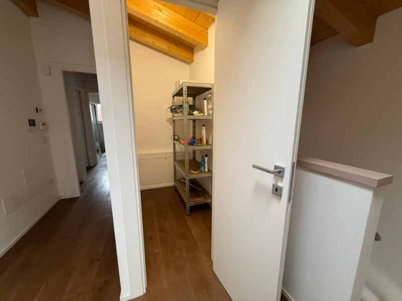 In contesto residenziale ricercato e comodo ai principali servizi, proponiamo in locazione porzio...