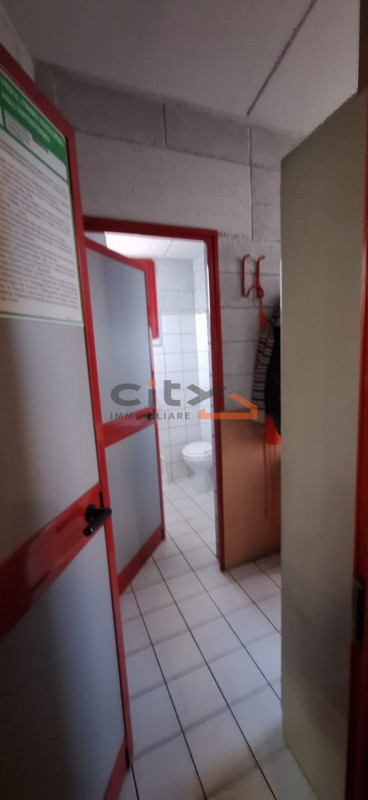 Confini Comune di Romano d'Ezzelino, proponiamo un  CAPANNONE COMMERCIALE di mq.1000 totali, adat...