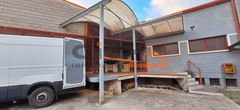 Confini Comune di Romano d'Ezzelino, proponiamo un  CAPANNONE COMMERCIALE di mq.1000 totali, adat...