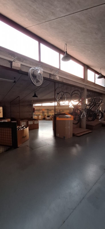 Confini Comune di Romano d'Ezzelino, proponiamo un  CAPANNONE COMMERCIALE di mq.1000 totali, adat...