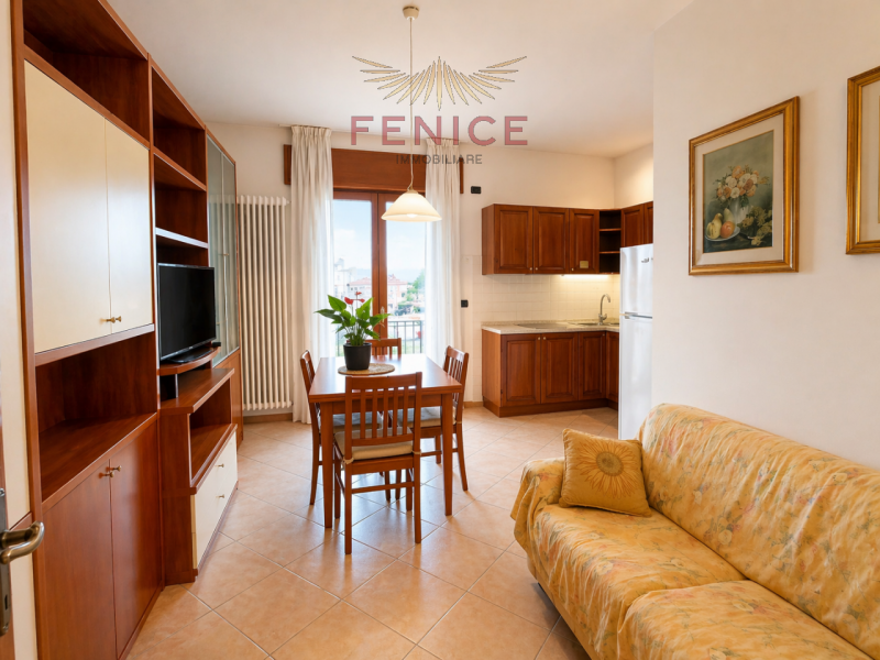 Nel cuore di Caerano di San Marco, proponiamo in vendita un accogliente appartamento trilocale di...