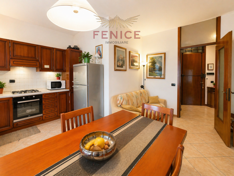 Nel cuore di Caerano di San Marco, proponiamo in vendita un accogliente appartamento trilocale di...