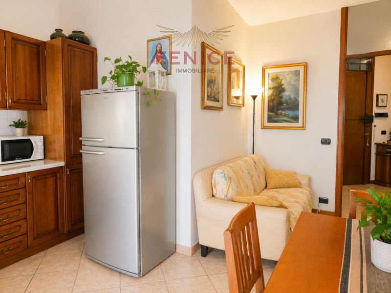 Nel cuore di Caerano di San Marco, proponiamo in vendita un accogliente appartamento trilocale di...