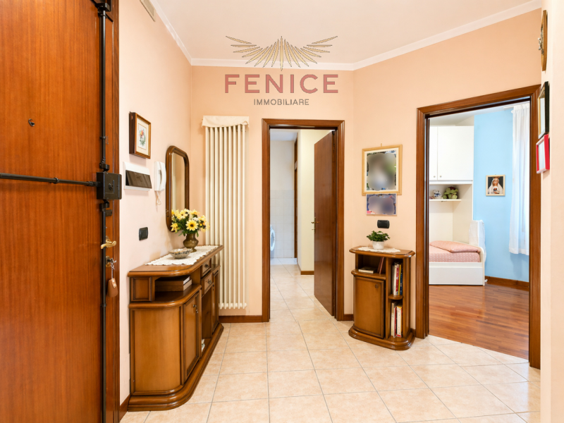 Nel cuore di Caerano di San Marco, proponiamo in vendita un accogliente appartamento trilocale di...