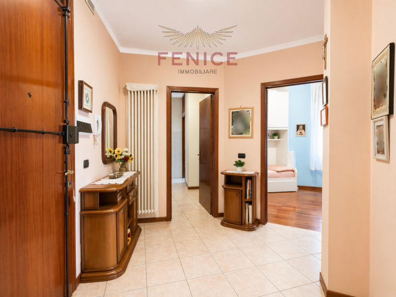 Nel cuore di Caerano di San Marco, proponiamo in vendita un accogliente appartamento trilocale di...