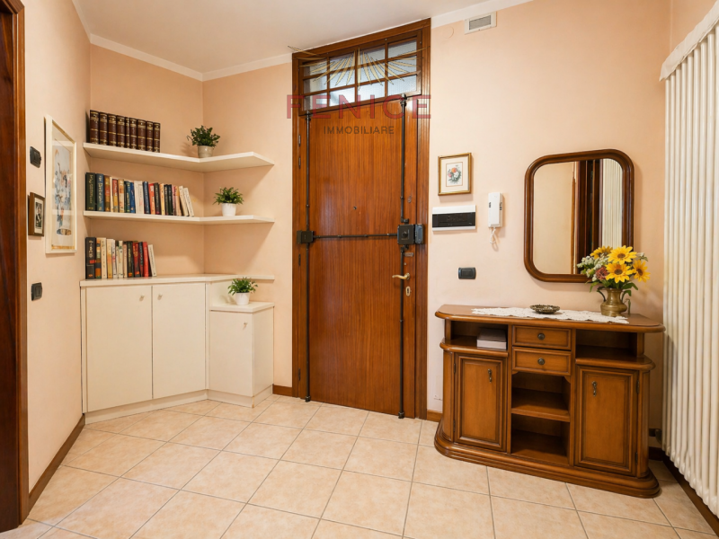 Nel cuore di Caerano di San Marco, proponiamo in vendita un accogliente appartamento trilocale di...