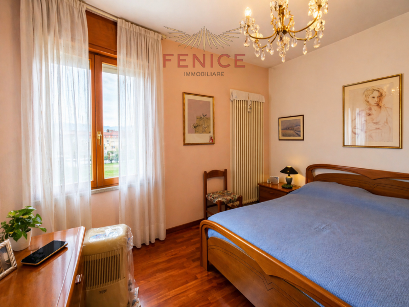 Nel cuore di Caerano di San Marco, proponiamo in vendita un accogliente appartamento trilocale di...