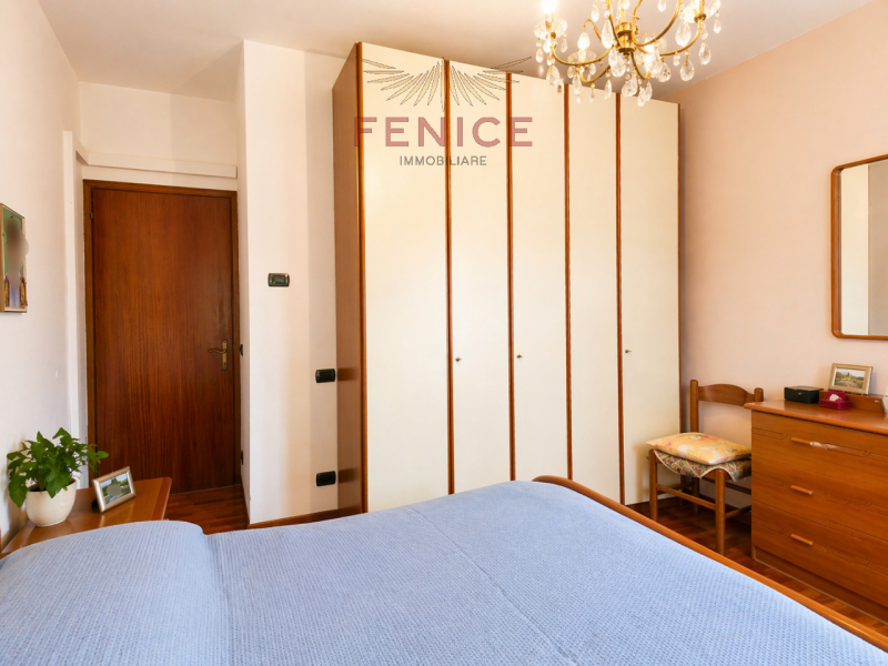 Nel cuore di Caerano di San Marco, proponiamo in vendita un accogliente appartamento trilocale di...