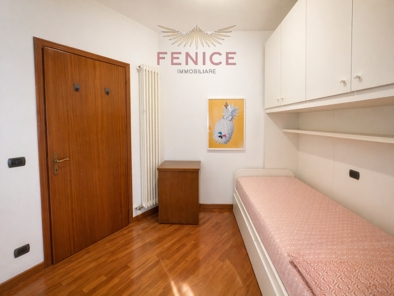 Nel cuore di Caerano di San Marco, proponiamo in vendita un accogliente appartamento trilocale di...