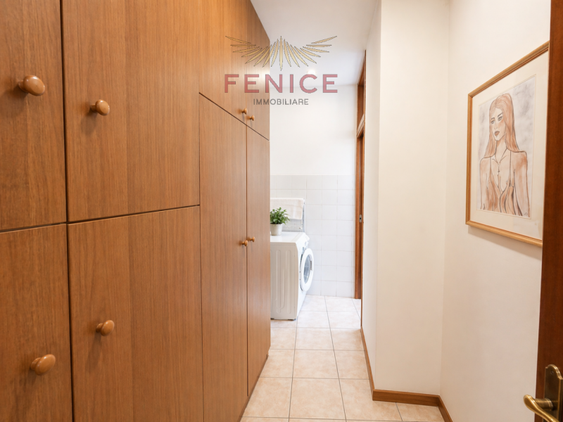 Nel cuore di Caerano di San Marco, proponiamo in vendita un accogliente appartamento trilocale di...