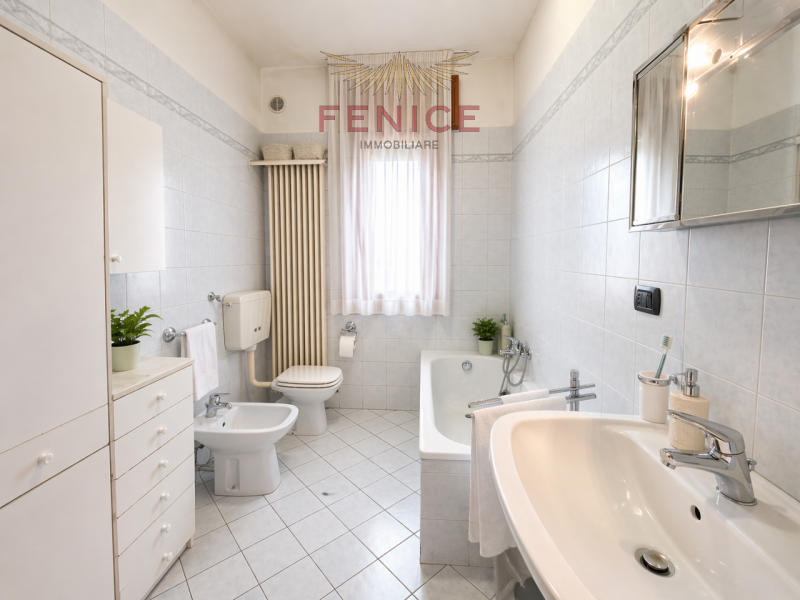 Nel cuore di Caerano di San Marco, proponiamo in vendita un accogliente appartamento trilocale di...