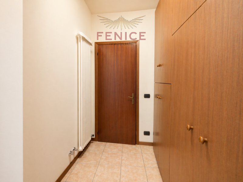 Nel cuore di Caerano di San Marco, proponiamo in vendita un accogliente appartamento trilocale di...