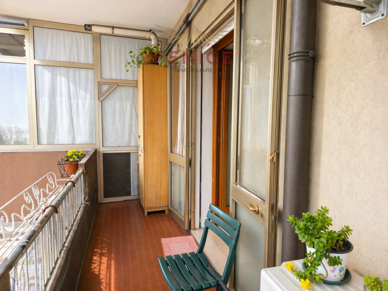 Nel cuore di Caerano di San Marco, proponiamo in vendita un accogliente appartamento trilocale di...