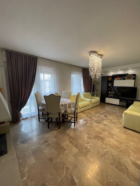 Padova quartiere Arcella San Gregorio, proponiamo in vendita luminoso appartamento al 2° ed ultim...