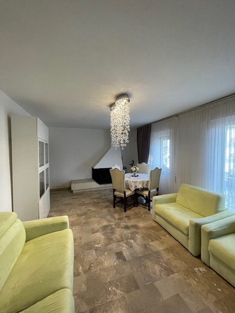 Padova quartiere Arcella San Gregorio, proponiamo in vendita luminoso appartamento al 2° ed ultim...