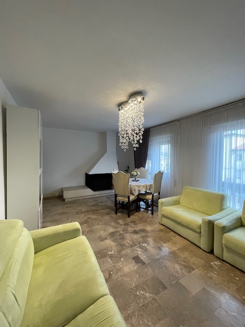 Padova quartiere Arcella San Gregorio, proponiamo in vendita luminoso appartamento al 2° ed ultim...