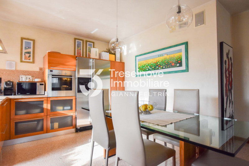 (Per INFO Feltrin ing. Gianni 3288349492) Proponiamo in vendita splendida casa singola situata ne...