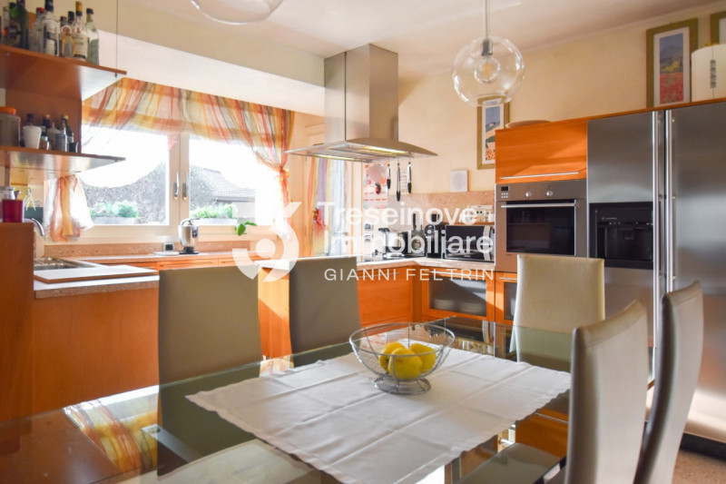 (Per INFO Feltrin ing. Gianni 3288349492) Proponiamo in vendita splendida casa singola situata ne...