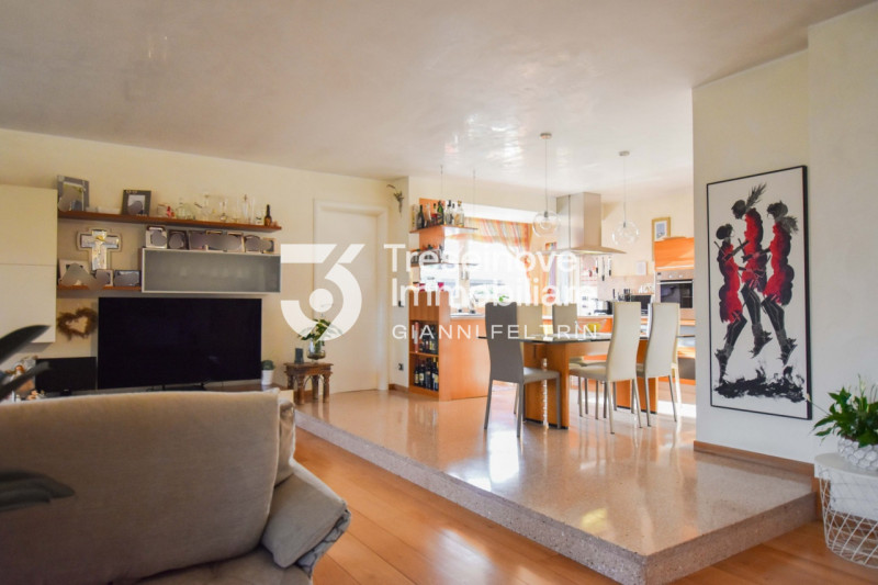 (Per INFO Feltrin ing. Gianni 3288349492) Proponiamo in vendita splendida casa singola situata ne...