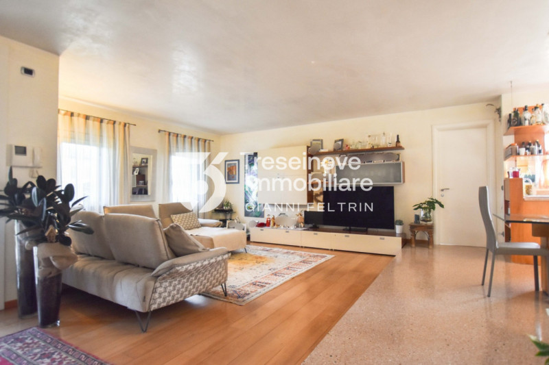 (Per INFO Feltrin ing. Gianni 3288349492) Proponiamo in vendita splendida casa singola situata ne...