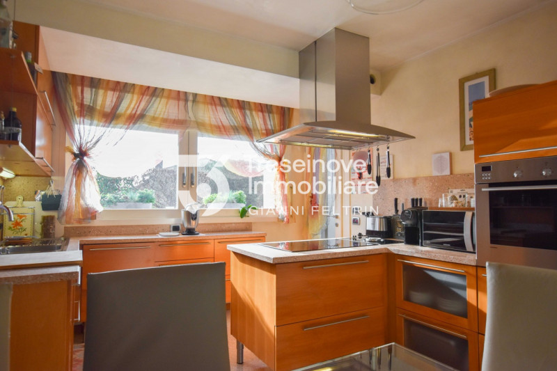 (Per INFO Feltrin ing. Gianni 3288349492) Proponiamo in vendita splendida casa singola situata ne...