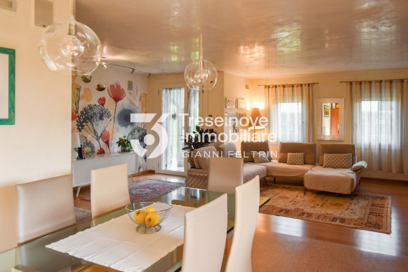 (Per INFO Feltrin ing. Gianni 3288349492) Proponiamo in vendita splendida casa singola situata ne...