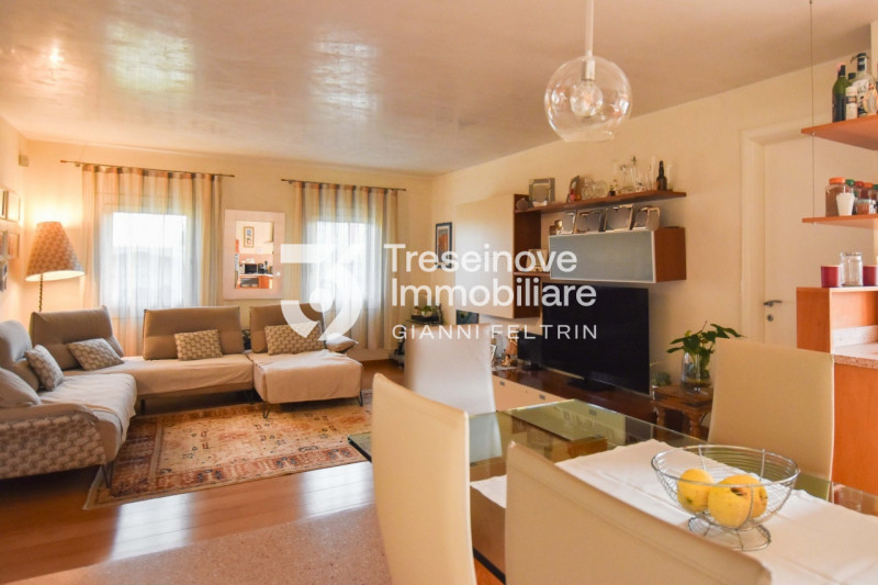 (Per INFO Feltrin ing. Gianni 3288349492) Proponiamo in vendita splendida casa singola situata ne...
