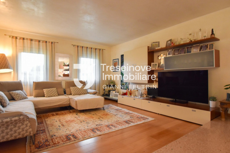 (Per INFO Feltrin ing. Gianni 3288349492) Proponiamo in vendita splendida casa singola situata ne...