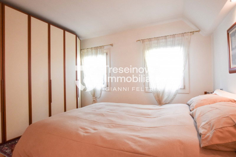 (Per INFO Feltrin ing. Gianni 3288349492) Proponiamo in vendita splendida casa singola situata ne...