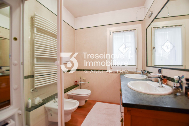 (Per INFO Feltrin ing. Gianni 3288349492) Proponiamo in vendita splendida casa singola situata ne...