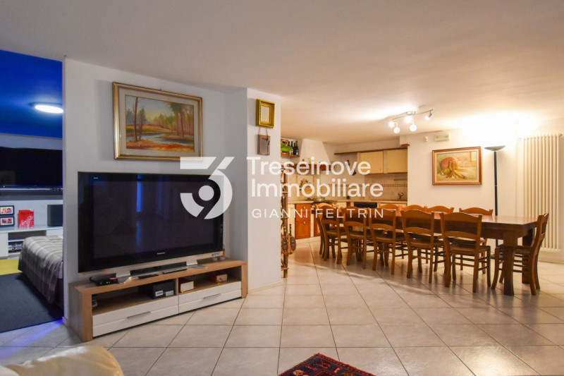 (Per INFO Feltrin ing. Gianni 3288349492) Proponiamo in vendita splendida casa singola situata ne...