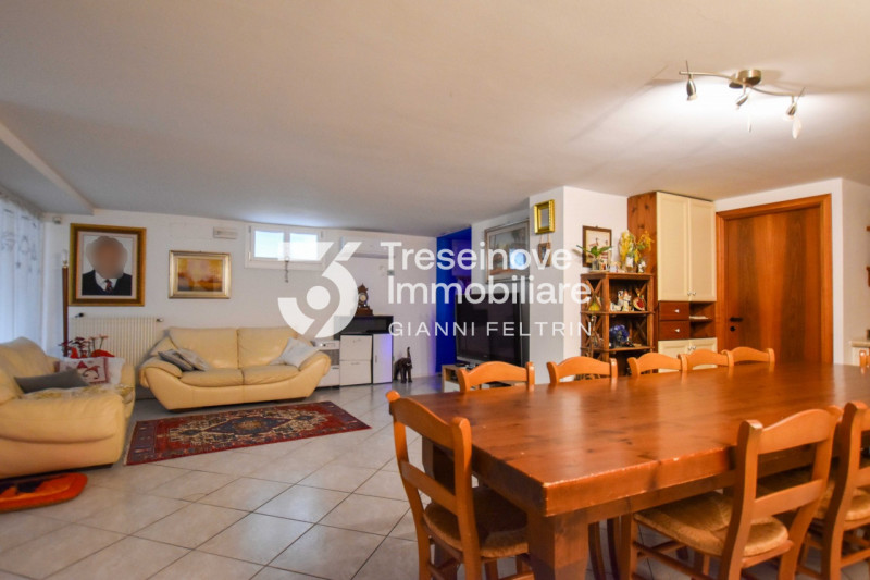 (Per INFO Feltrin ing. Gianni 3288349492) Proponiamo in vendita splendida casa singola situata ne...